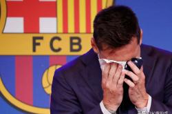 开云体育网页版-包含巴塞罗那出局，梅西伤心离开欧冠赛场的词条