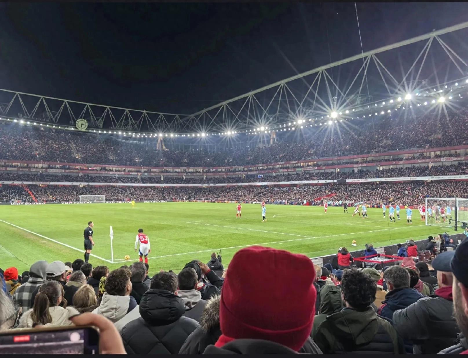 竞争激烈胜负难定,球场风云变幻不已的简单介绍 竞争激烈胜负难定,球场风云变幻不已的简单介绍