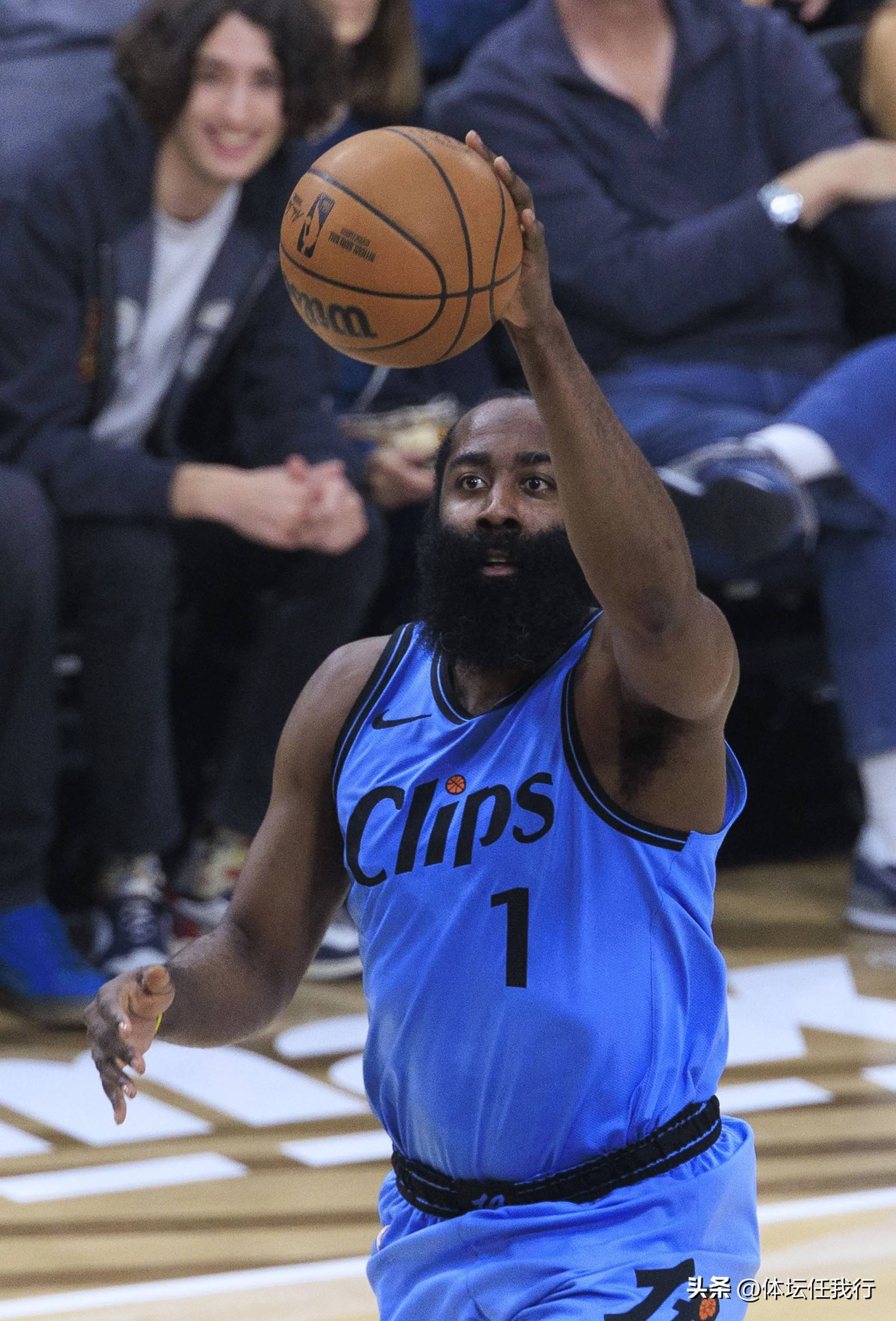 快船队在季后赛中表现低迷，面临困难局面的简单介绍