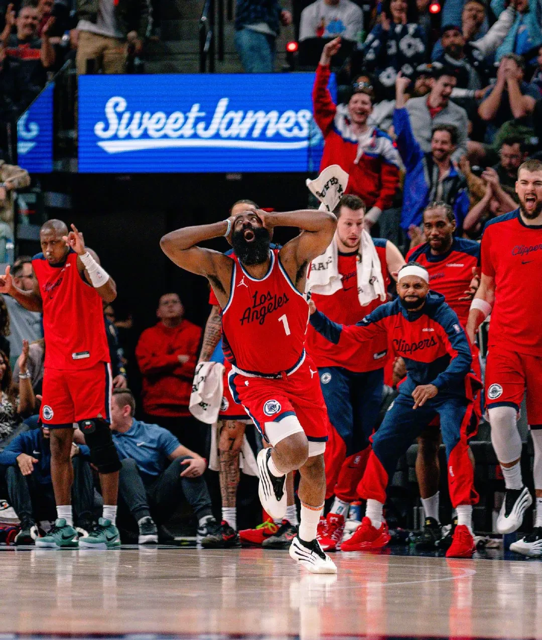 快船艰难战胜猛龙，取得四连胜